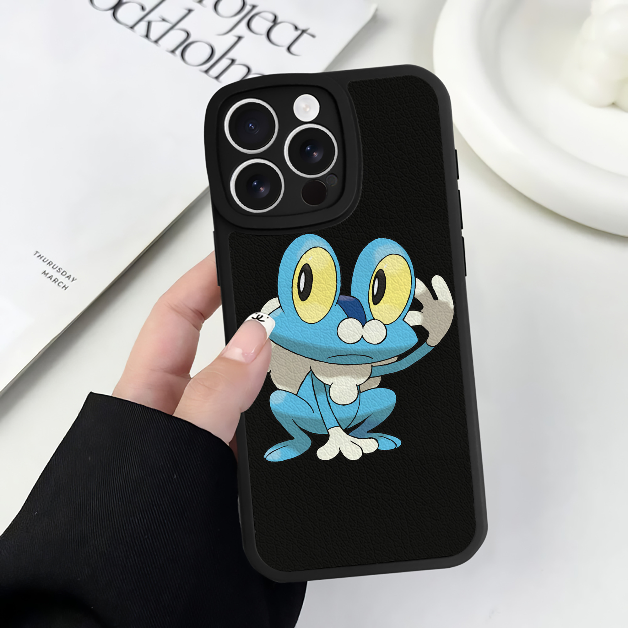 （画像用） ポケットモンスター Pokémon 【iPhone 16シリーズ対応】シリコンスマホケース（レザー調） 材質：シリコン